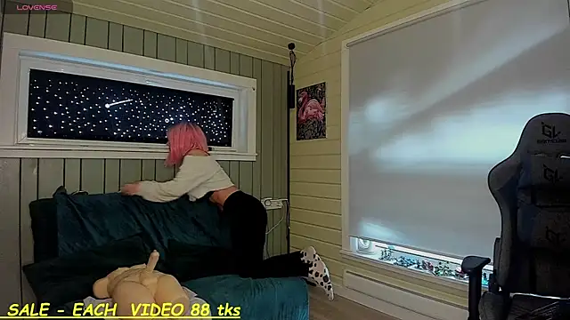 SandyChris online show from November 14, 2025, 10:19 am