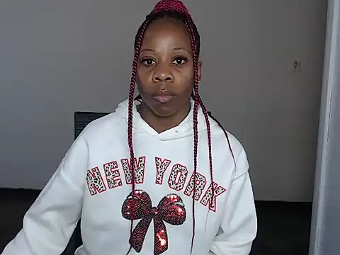 QUEENMANDYY online show from July 8, 2026, 9:21 am