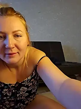 Snapshot of Marushka chatting on December 17, 2024, 8:12 am Marushka online show from December 17, 2024, 8:12 am