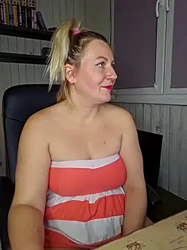 Snapshot of Marushka chatting on October 29, 2025, 5:12 pm Marushka online show from October 29, 2025, 5:12 pm