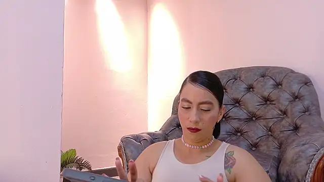 Snapshot of niky_smit chatting on November 7, 2025, 10:42 am niky smit online show from November 7, 2025, 10:42 am