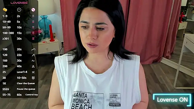 EmaBrownie online show from January 6, 2026, 5:50 pm