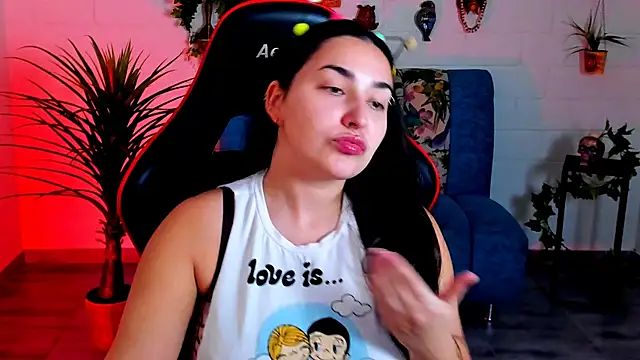 Snapshot of CeceliaJohnson chatting on October 15, 2025, 8:11 am CeceliaJohnson online show from October 15, 2025, 8:11 am