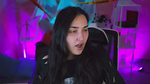 Snapshot of CeceliaJohnson chatting on November 4, 2025, 8:07 am CeceliaJohnson online show from November 4, 2025, 8:07 am