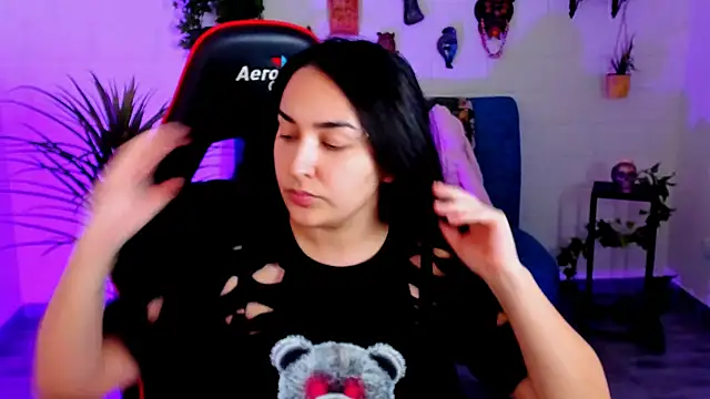 Snapshot of CeceliaJohnson chatting on November 6, 2025, 8:18 am CeceliaJohnson online show from November 6, 2025, 8:18 am