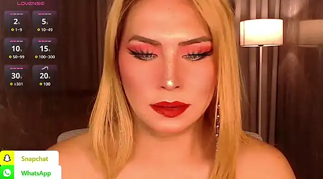 QUEEN GIAMOORE69 online show from January 31, 2025, 10:21 pm