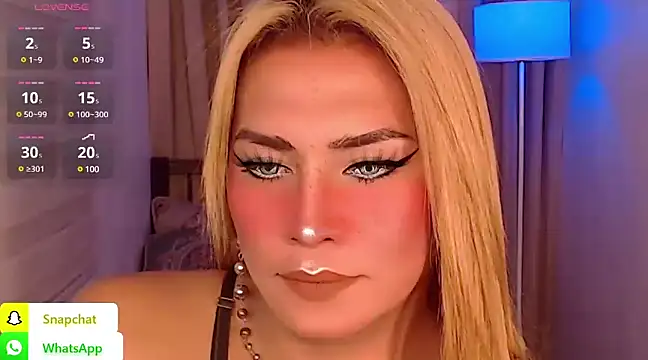 QUEEN GIAMOORE69 online show from December 14, 2024, 9:24 pm