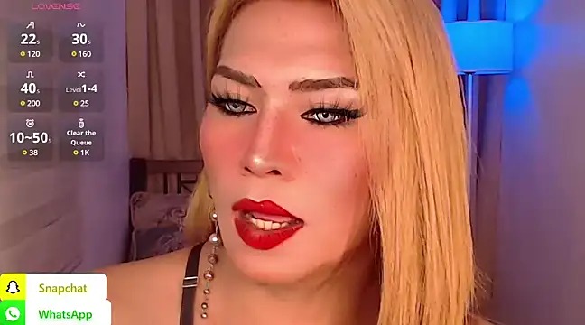 QUEEN GIAMOORE69 online show from December 14, 2024, 1:27 am