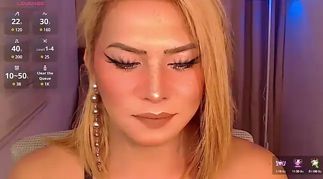 QUEEN GIAMOORE69 online show from December 11, 2024, 10:06 pm