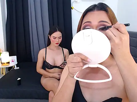 Snapshot of CarlaXFrancine chatting on June 6, 2026, 3:34 am CarlaXFrancine online show from June 6, 2026, 3:34 am