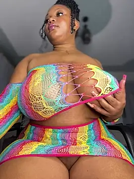 Snapshot of Hyra_Ari chatting on August 2, 2026, 6:56 am Hyra Ari online show from August 2, 2026, 6:56 am