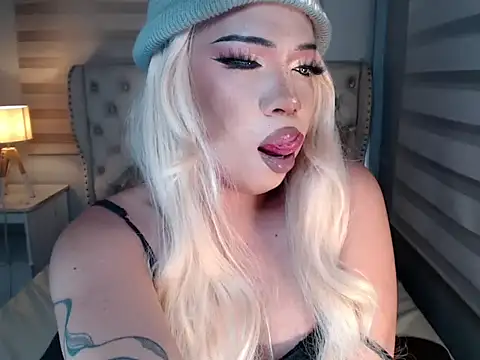 RebecaNextToYou online show from May 19, 2026, 5:20 pm