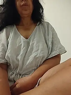 Snapshot of Susannemilf chatting on June 8, 2026, 1:22 am Susannemilf online show from June 8, 2026, 1:22 am