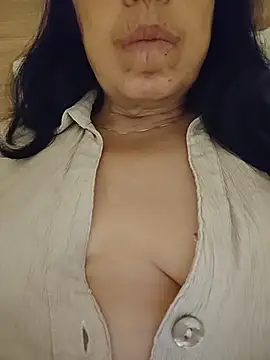 Susannemilf online show from March 13, 2026, 9:42 pm