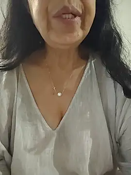 Susannemilf online show from April 28, 2026, 3:00 am