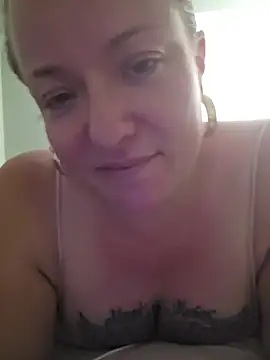 Snapshot of julimonroe chatting on June 30, 2026, 2:11 am julimonroe online show from June 30, 2026, 2:11 am