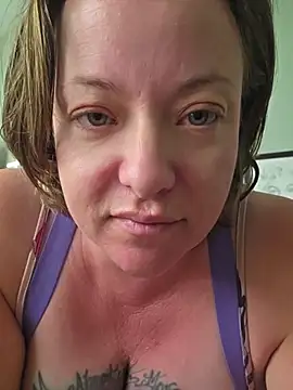 Snapshot of julimonroe chatting on July 10, 2026, 1:00 pm julimonroe online show from July 10, 2026, 1:00 pm