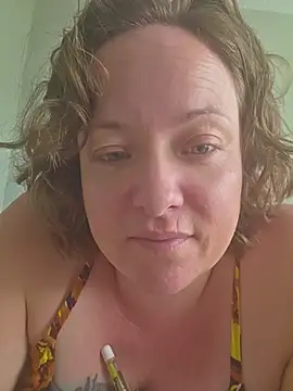 Snapshot of julimonroe chatting on July 6, 2026, 4:42 pm julimonroe online show from July 6, 2026, 4:42 pm