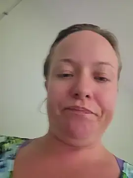 Snapshot of julimonroe chatting on July 29, 2026, 12:43 am julimonroe online show from July 29, 2026, 12:43 am