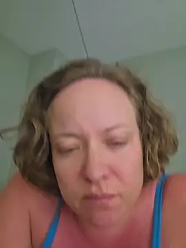 Snapshot of julimonroe chatting on July 21, 2026, 12:35 am julimonroe online show from July 21, 2026, 12:35 am