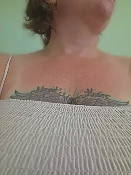 Snapshot of julimonroe chatting on July 23, 2026, 3:41 pm julimonroe online show from July 23, 2026, 3:41 pm