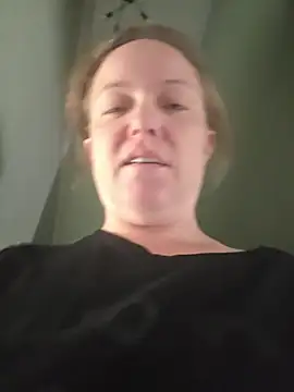 Snapshot of julimonroe chatting on August 4, 2026, 7:51 pm julimonroe online show from August 4, 2026, 7:51 pm