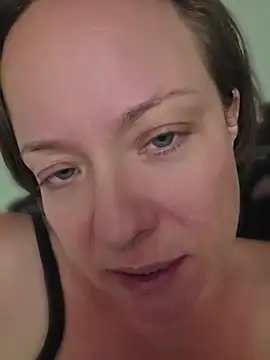 Snapshot of julimonroe chatting on July 6, 2026, 5:14 am julimonroe online show from July 6, 2026, 5:14 am