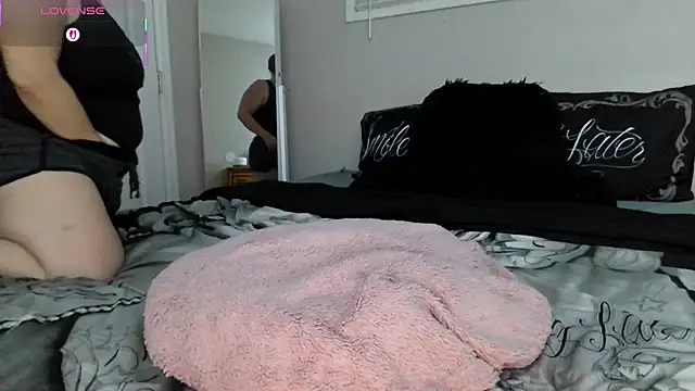 julimonroe online show from November 23, 2025, 3:05 am