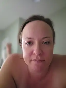 Snapshot of julimonroe chatting on July 8, 2026, 5:08 am julimonroe online show from July 8, 2026, 5:08 am