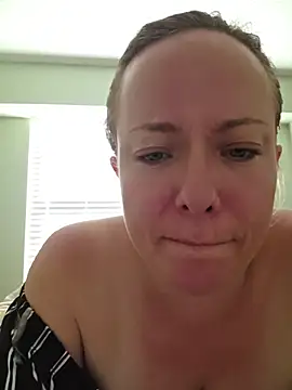 Snapshot of julimonroe chatting on July 15, 2026, 1:51 pm julimonroe online show from July 15, 2026, 1:51 pm