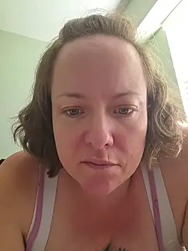 Snapshot of julimonroe chatting on June 28, 2026, 3:29 pm julimonroe online show from June 28, 2026, 3:29 pm