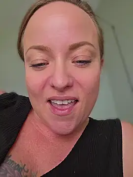 Snapshot of julimonroe chatting on July 31, 2026, 4:15 pm julimonroe online show from July 31, 2026, 4:15 pm