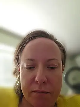 Snapshot of julimonroe chatting on July 12, 2026, 4:52 pm julimonroe online show from July 12, 2026, 4:52 pm