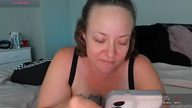 Snapshot of julimonroe chatting on July 18, 2026, 2:20 am julimonroe online show from July 18, 2026, 2:20 am
