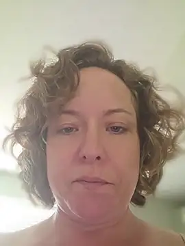 Snapshot of julimonroe chatting on August 1, 2026, 5:55 pm julimonroe online show from August 1, 2026, 5:55 pm