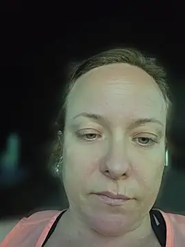 Snapshot of julimonroe chatting on July 12, 2026, 1:39 am julimonroe online show from July 12, 2026, 1:39 am
