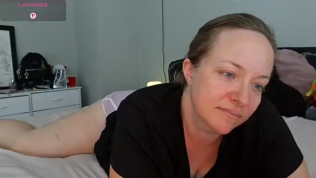 Snapshot of julimonroe chatting on July 19, 2026, 7:10 pm julimonroe online show from July 19, 2026, 7:10 pm