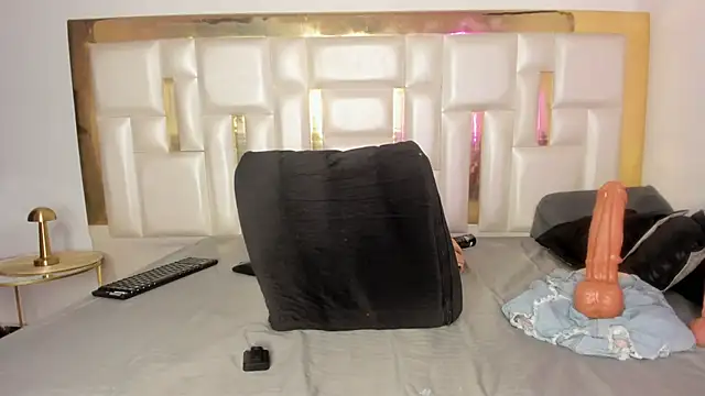 MiaaXXX1 online show from October 29, 2025, 2:10 am