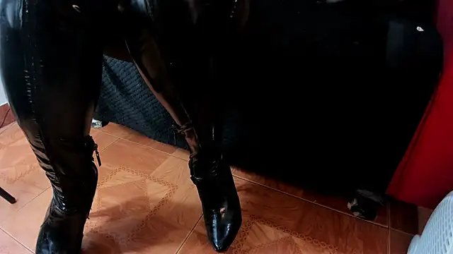 Snapshot of MissVioleta1 chatting on November 15, 2025, 8:40 am MissVioleta1 online show from November 15, 2025, 8:40 am