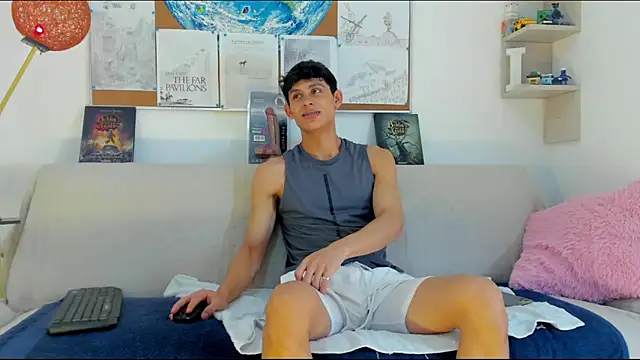 Snapshot of logan_thomas chatting on April 14, 2026, 7:30 pm logan thomas online show from April 14, 2026, 7:30 pm