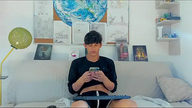 Snapshot of logan_thomas chatting on March 3, 2026, 6:15 pm logan thomas online show from March 3, 2026, 6:15 pm