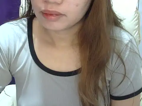    zurIII09  online show from May 13, 2026, 10:39 pm