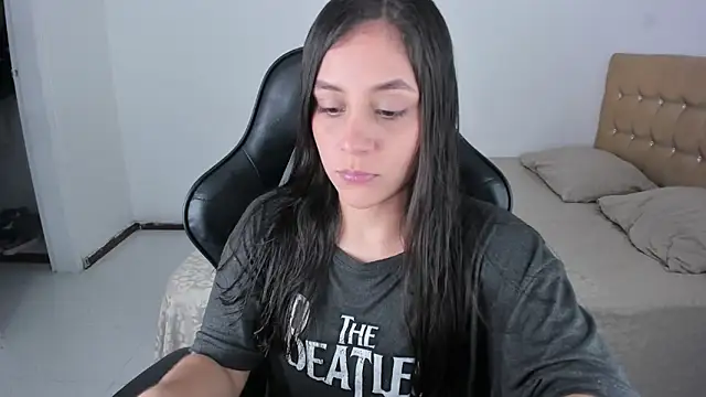 Snapshot of EmmaGrace1999 chatting on October 20, 2025, 2:35 am EmmaGrace1999 online show from October 20, 2025, 2:35 am