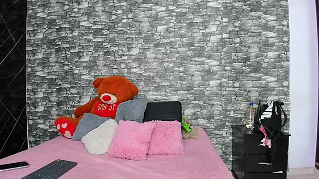 HeidyWillss online show from November 14, 2025, 7:28 pm