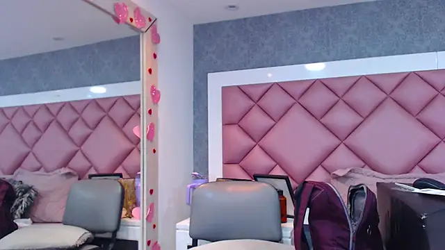 Snapshot of DanielaDuff chatting on February 6, 2026, 7:43 pm DanielaDuff online show from February 6, 2026, 7:43 pm