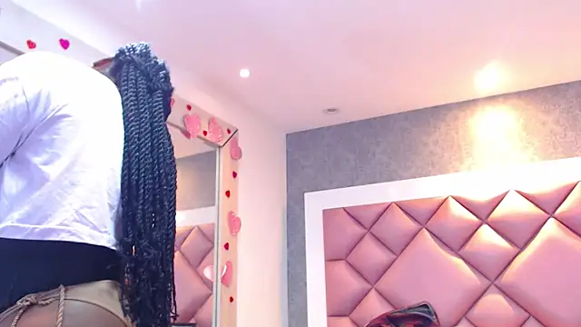 Snapshot of DanielaDuff chatting on March 4, 2026, 7:43 pm DanielaDuff online show from March 4, 2026, 7:43 pm