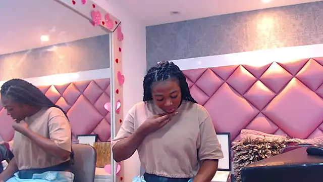 Snapshot of DanielaDuff chatting on February 14, 2026, 7:36 pm DanielaDuff online show from February 14, 2026, 7:36 pm