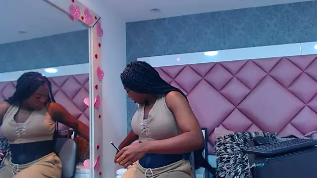 Snapshot of DanielaDuff chatting on March 12, 2026, 8:02 pm DanielaDuff online show from March 12, 2026, 8:02 pm