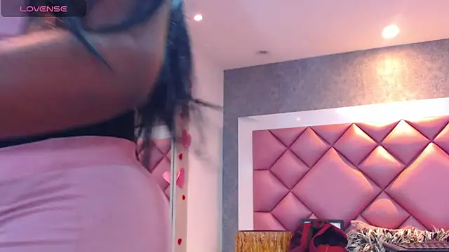Snapshot of DanielaDuff chatting on May 16, 2026, 7:35 pm DanielaDuff online show from May 16, 2026, 7:35 pm