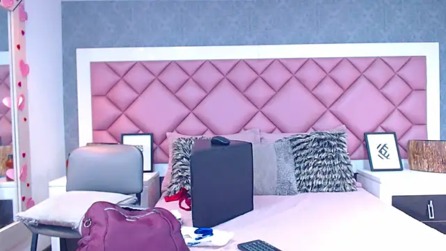 Snapshot of DanielaDuff chatting on February 10, 2026, 7:46 pm DanielaDuff online show from February 10, 2026, 7:46 pm